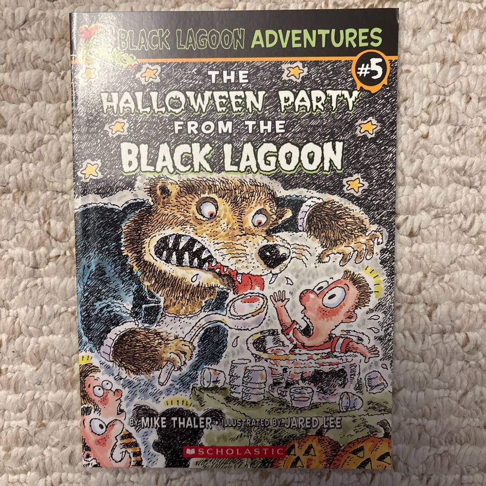 🎃 HALLOWEEN Book Bundle - Picture 8 of 9